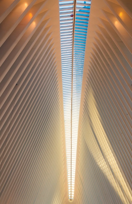 Spazio architettonico con luce naturale