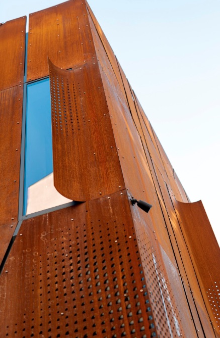 Facciata moderna di un edificio contemporaneo