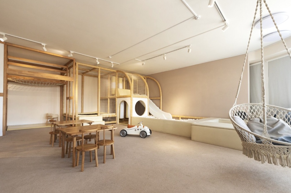 Panoramica dello studio e del giardino Ambito